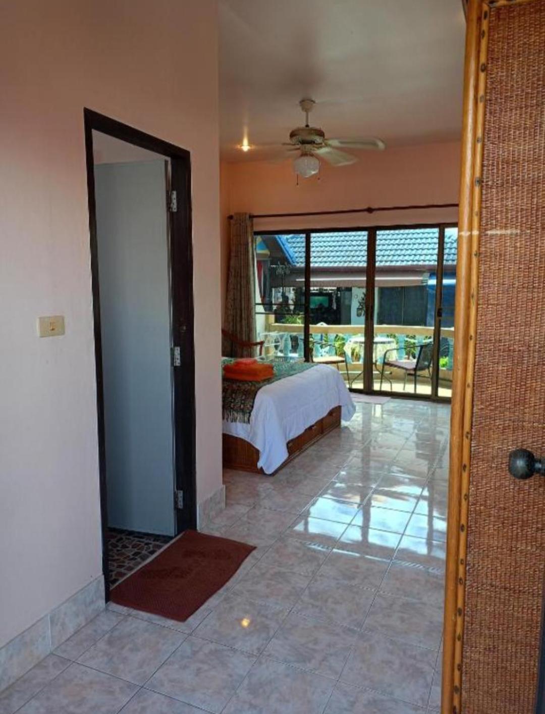 Patong Sunbeach Mansion Екстериор снимка