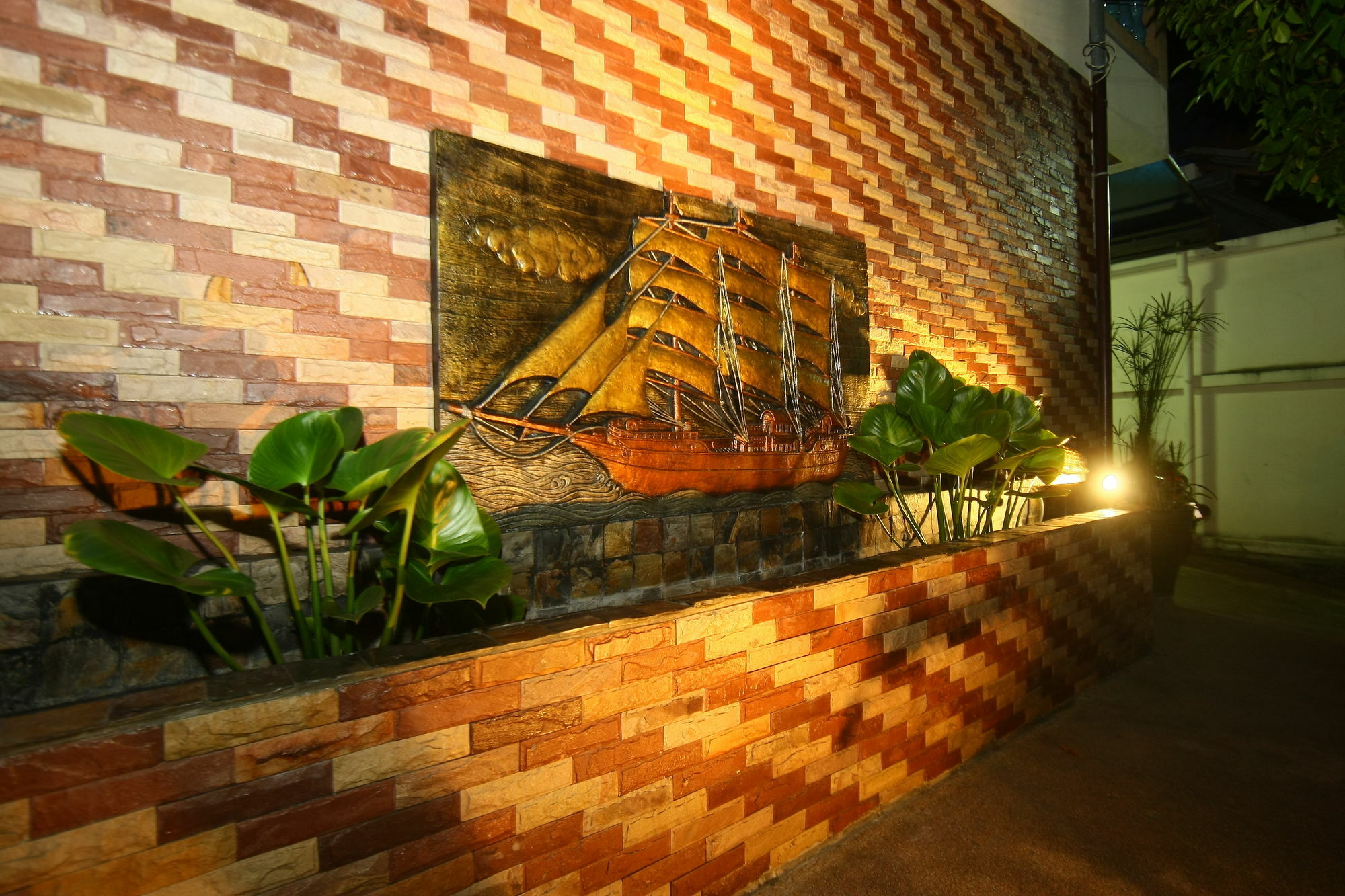 Patong Sunbeach Mansion Екстериор снимка