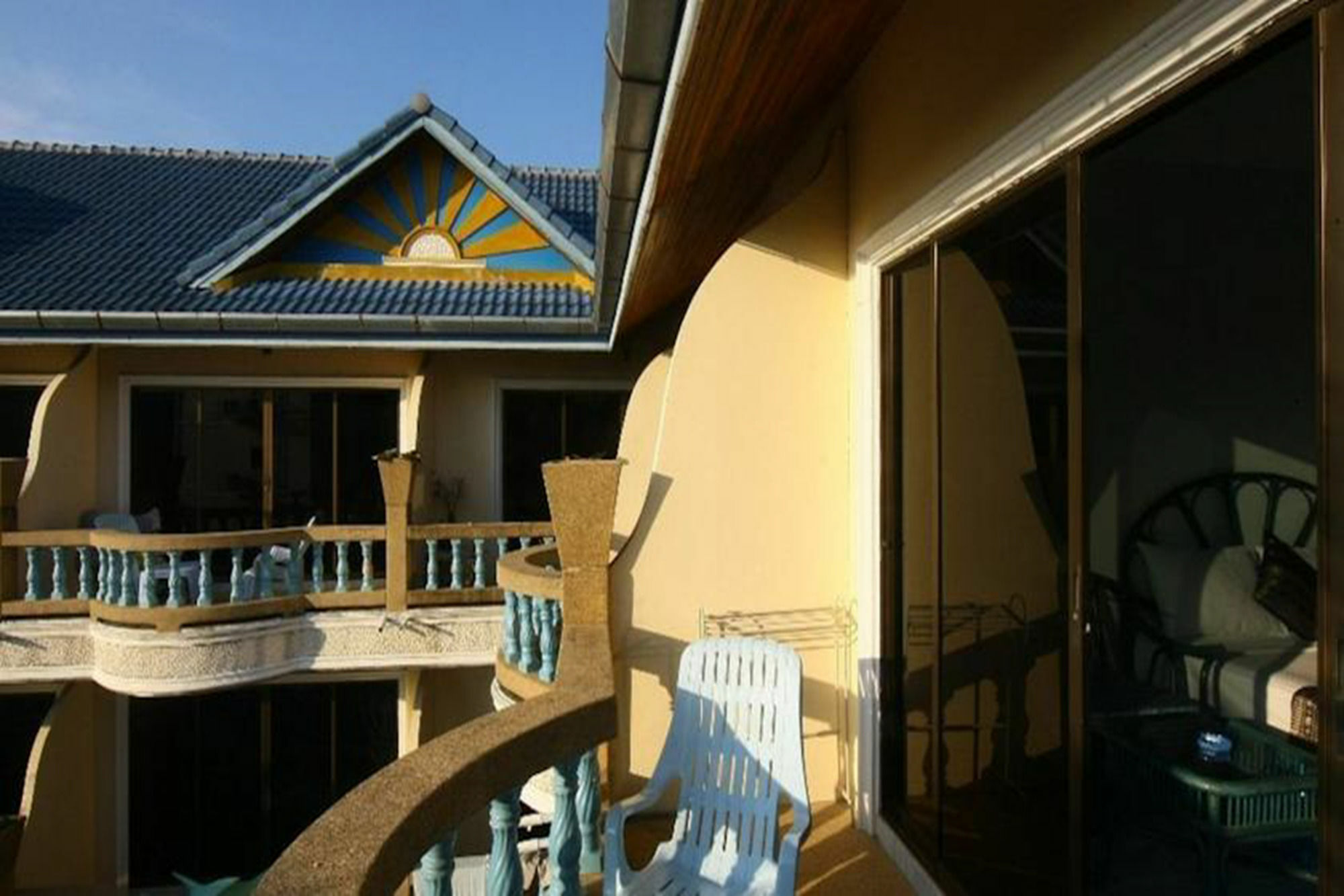 Patong Sunbeach Mansion Екстериор снимка