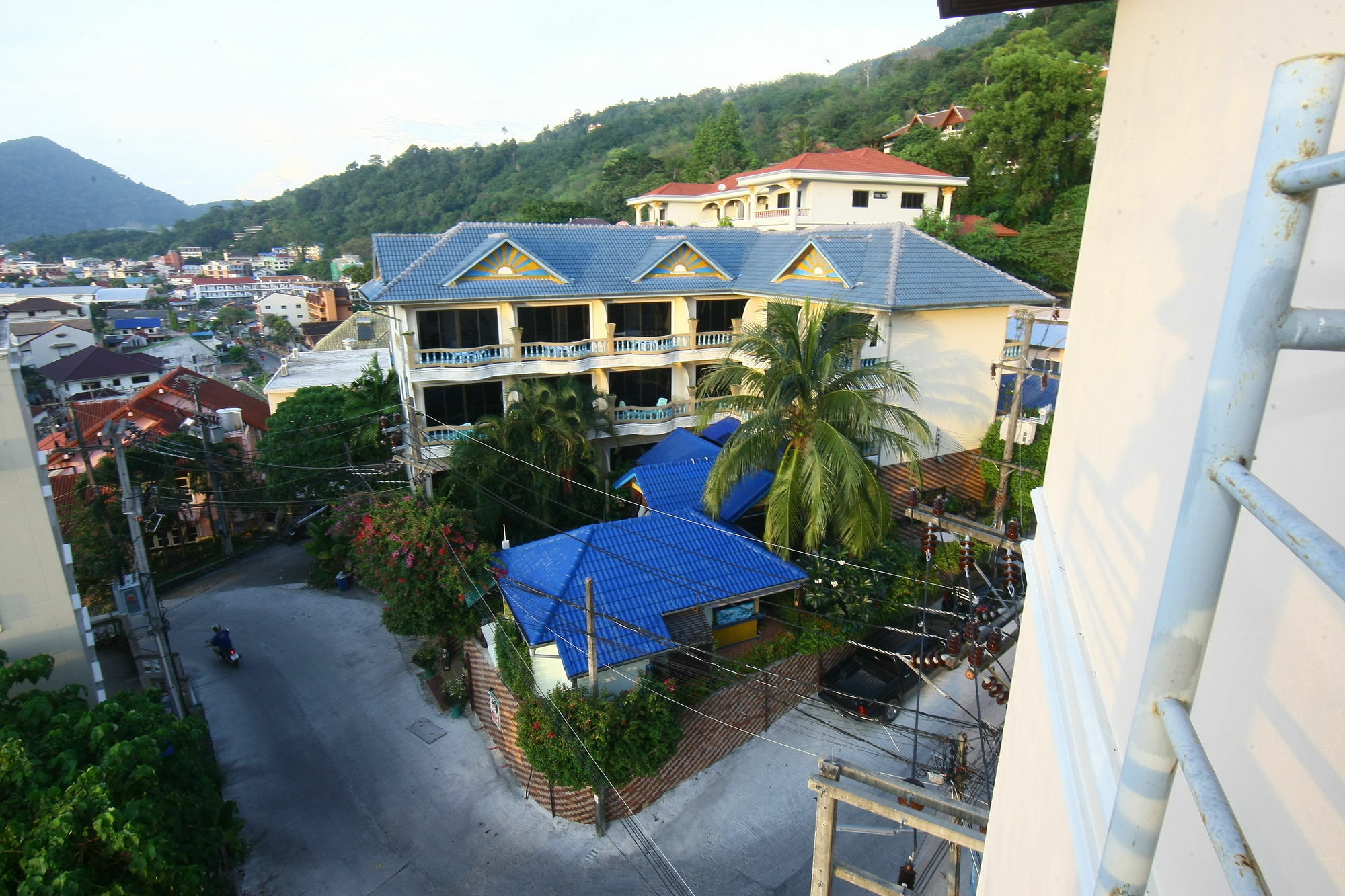 Patong Sunbeach Mansion Екстериор снимка